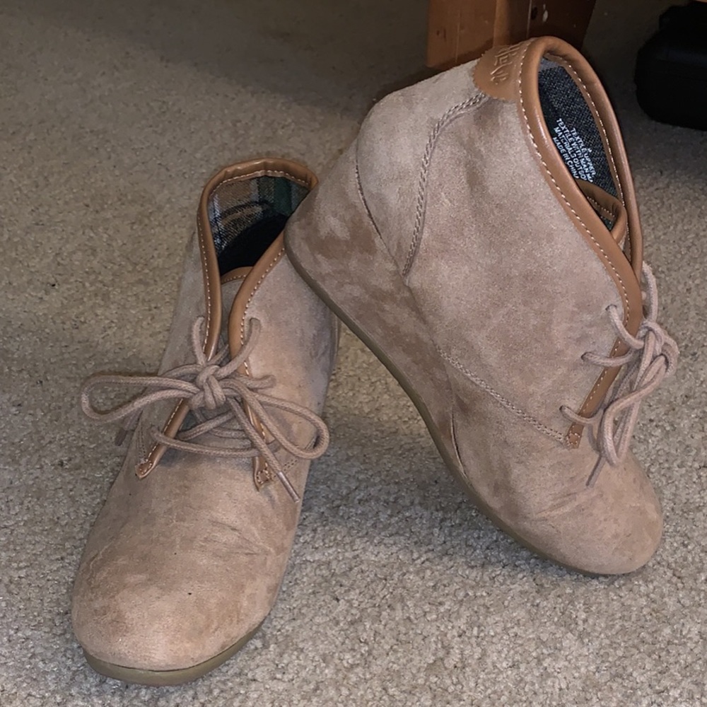 Tan heels